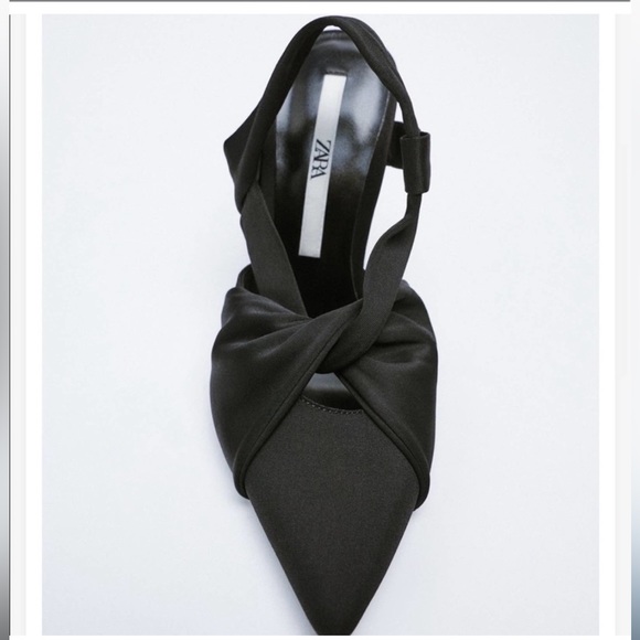 Zara Black Pointed Toe Interwoven Fabric
Pump Heels pointed Toe pumps - Picture 3 of 9